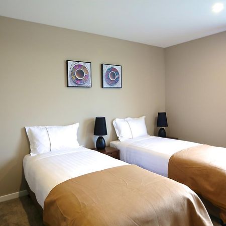 Golden Sun Apartment -Two Bedrooms, Three Bedrooms Christchurch Exterior photo
