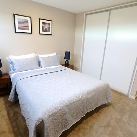 Golden Sun Apartment -Two Bedrooms, Three Bedrooms Christchurch Exterior photo