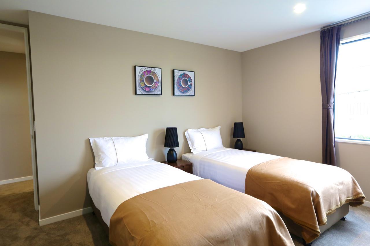 Golden Sun Apartment -Two Bedrooms, Three Bedrooms Christchurch Exterior photo