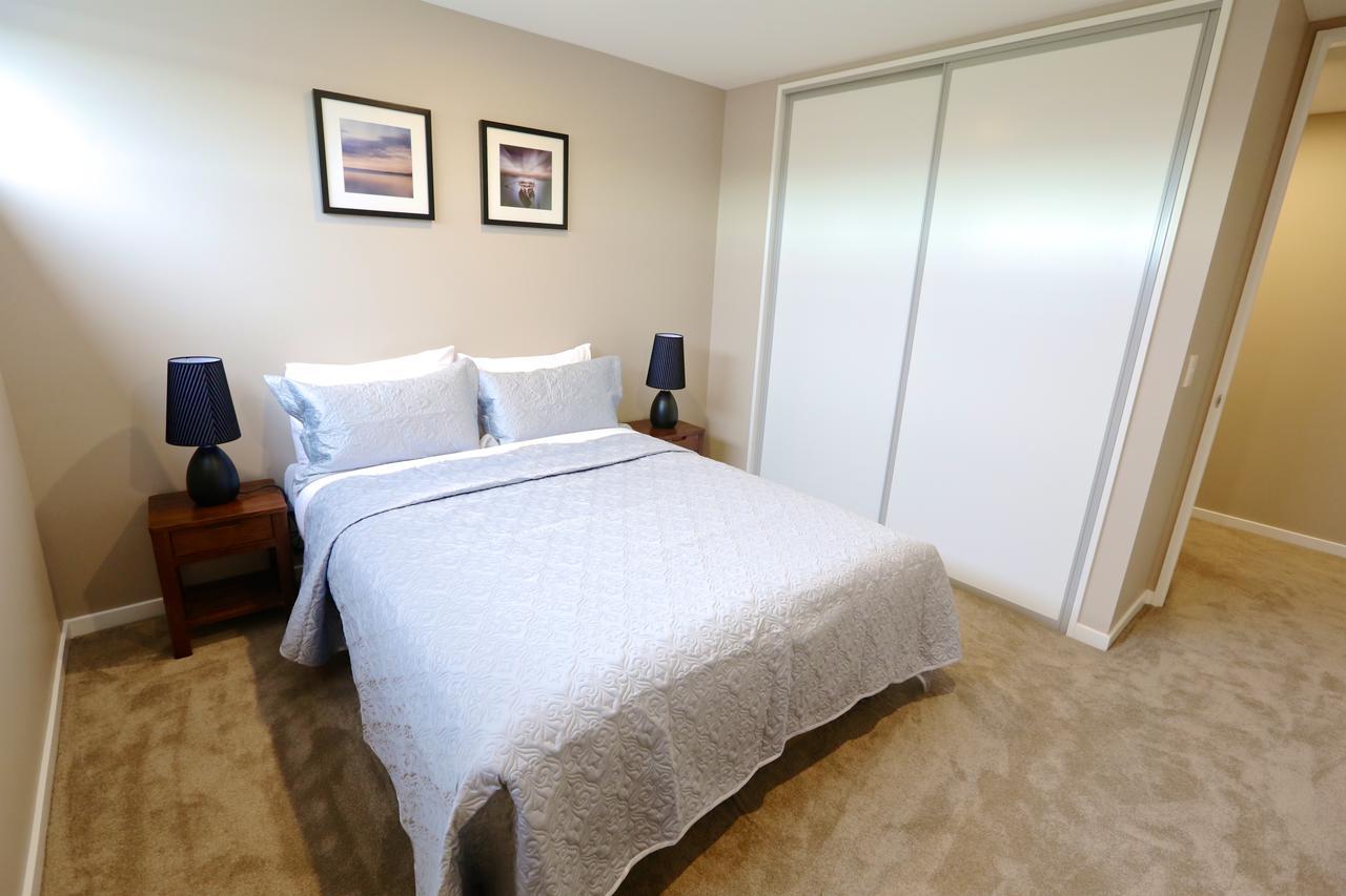 Golden Sun Apartment -Two Bedrooms, Three Bedrooms Christchurch Exterior photo
