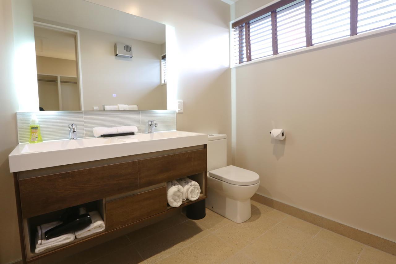 Golden Sun Apartment -Two Bedrooms, Three Bedrooms Christchurch Exterior photo