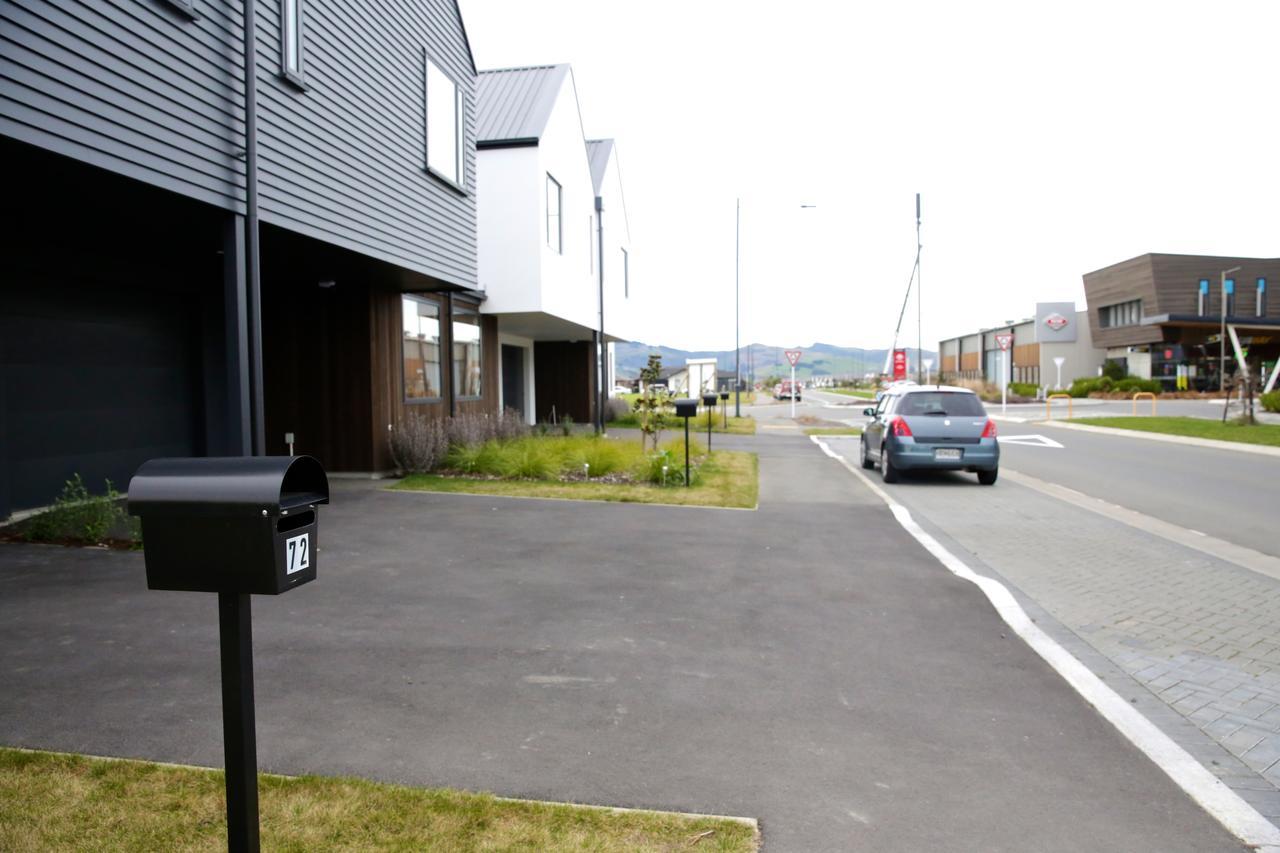 Golden Sun Apartment -Two Bedrooms, Three Bedrooms Christchurch Exterior photo