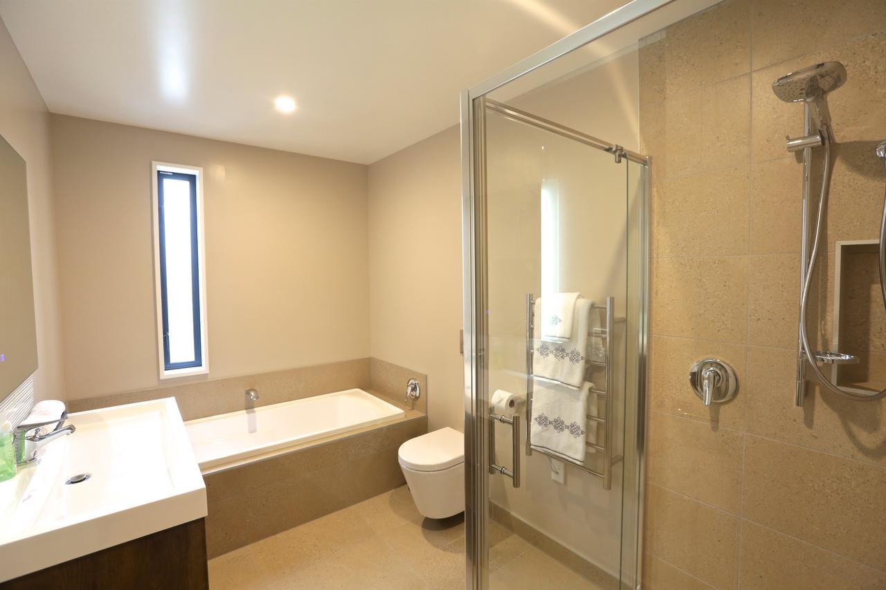 Golden Sun Apartment -Two Bedrooms, Three Bedrooms Christchurch Exterior photo