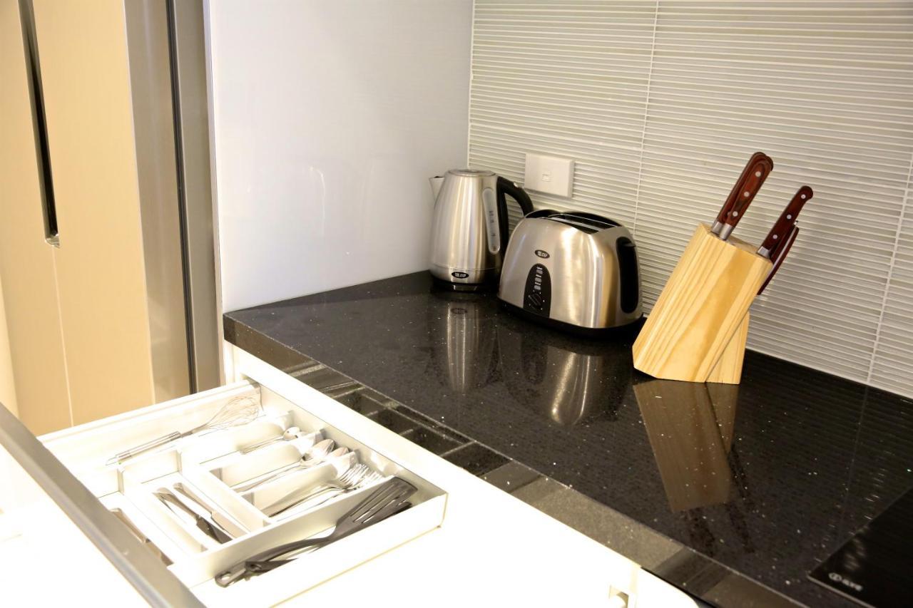 Golden Sun Apartment -Two Bedrooms, Three Bedrooms Christchurch Exterior photo